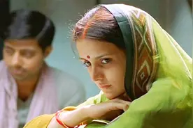 印度女性是有多惨，女婴刚出生就被淹死，一部直击人性私欲的电影视频封面