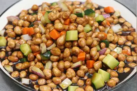 家常小凉菜老醋花生的做法，酸甜脆爽，清爽解腻，比饭店的更美味