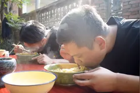河南正宗捞面条，手把手教你做，小伙说几天不吃总感觉少点啥视频封面