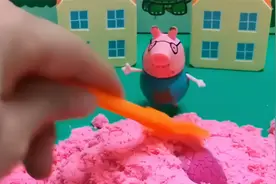 小猪佩奇和姐姐一起玩滑滑梯视频封面