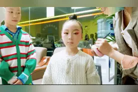 民族舞妆容教程分享，配上特有的演出服，优雅有气质