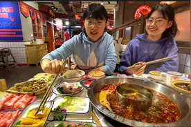 陈赫在济南开的首家卤味火锅贤合庄，味道如何去试试