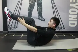 仰卧位的腹肌训练，这个动作在家坚持练，帮你和肥肚子说拜拜