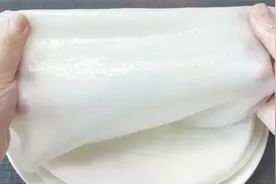 把大米倒入破壁机中，瞬间变凉皮，简单零添加，3分钟就学会