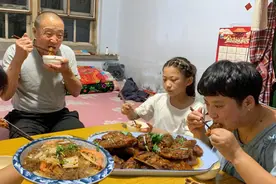 鸡翅这样做蒜香浓郁，软烂脱骨，两口秒一个，真过瘾视频封面