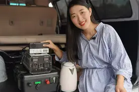 妹子为床车买了300ah锂电池，网友担心她被骗，赶紧用逆变器测试