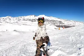 单板飞跃：中国滑雪运动员张嘉豪进行环球比赛，技术高超，精彩！视频封面