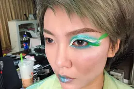 手把手教你欧美风高级眼妆的画法，新手也能轻松掌握！