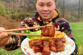 大山里生活多简单？忙完活一块肥肉做红烧肉，香辣肥肉吃着真下饭