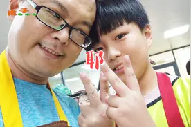 这才是虎子抗癌四年该有的样子呀，和儿子一起参加做蛋糕亲子活动视频封面