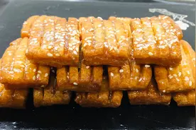 教你在家做传统小吃蜜三刀，步骤简单，甜而不腻，口感细腻很绵软视频封面