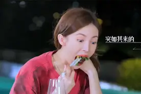金晨约会不顾形象吃一大口菜，张继科：食欲真的好！金晨豪爽片段视频封面