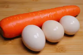 胡萝卜炒鸡蛋，先炒胡萝卜还是先炒鸡蛋，教你正确做法，好吃下饭