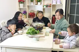 清汤羊肉火锅的家常做法，小米椒蘸酱，味道鲜美营养丰富视频封面