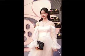 欧阳娜娜微博之夜红毯照生图，露胸长裙，4K分辨率无修生图视频封面