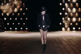 干净又充满力量 炙手可热的超模 Mathilde Henning！视频封面