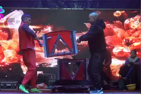 魔术表演《箱中藏人》