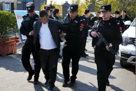 押解现场！山西永济公安破获命案积案 嫌犯身负两条人命潜逃17年视频封面