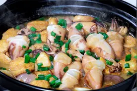 用日本豆腐做出的鱿鱼煲，海鲜家常做法鲜嫩爽滑，来一锅热气腾腾视频封面