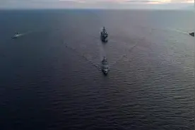 东方-2022演习开练，俄军直升机航拍中国055万吨大驱视频封面