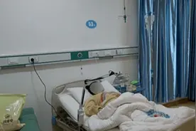 重庆一护士疑插错导尿管致孕妇流产，家属：做试管花了十五六万视频封面