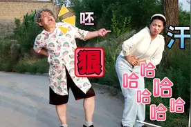 美女尿急找不到厕所，向大爷问路却没礼貌，看大爷如何戏弄她视频封面