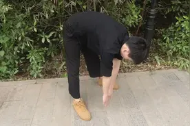 在家没事手尖摸脚尖，专瘦大肚子和大粗腿，半个月人瘦一圈视频封面