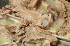 在家炖羊肉，一定学内蒙正宗做法，简单几步，保证羊肉鲜嫩没膻味视频封面
