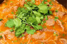 3个孩子最的爱：儿童版西红柿酸汤牛肉，牛肉鲜嫩可口，汤都喝光