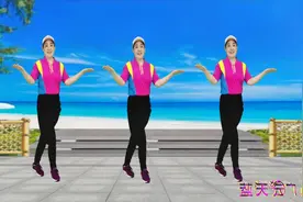 50岁女人优雅美丽，踮脚提跨练，提升背部曲线，舞出风采视频封面
