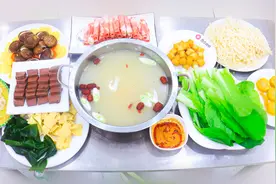 厨师长分享家庭版清汤火锅烹饪教程，详解如何熬清汤，太实用了视频封面