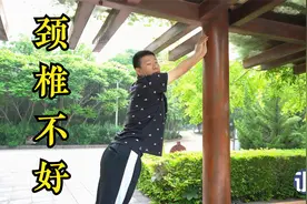 颈椎疼、颈椎不好，每天扶墙3分钟，脖子通了，颈椎1天比1天健康