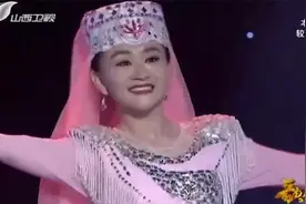 甘肃姑娘一身亮丽的装扮看呆了观众，果然是歌美人更美！视频封面