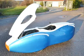 全封闭四轮自行车！车内有儿童专座，还带车窗，单人旅行更爽！视频封面