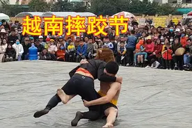 越南民族风俗男女摔跤节，男子比不女子，小哥不是大漂亮的对手视频封面