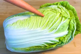 以后白菜就这样吃，开水一烫，不炒不炖不蒸，上桌全家都爱吃