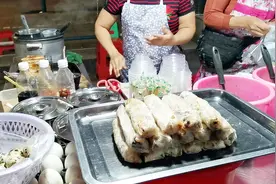 实拍中越边境凭祥夜市街，第一次买越南小吃，这里是越晚越热闹视频封面