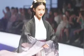 2019广东时装周汉服秀场，「汉尚华莲」春季新品震撼来袭！视频封面