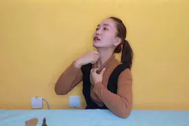 胸前有个降肺火点,嗓子干哑疼痛时,揪100下,消除肺火,嗓子清爽视频封面