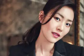 刘雯在纽约的一天，和邓文迪自拍吃中餐，化身天气预报员，英语秀视频封面