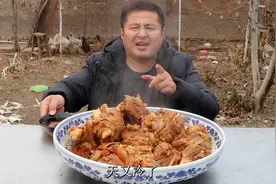 260元买了20斤猪棒骨，柴火铁锅做“酱香大棒骨”，啃起来了过瘾