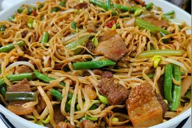 面条不要水煮，教你懒人新吃法，比水煮好吃比炒面简单，真解馋