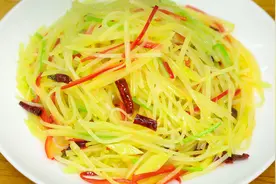 酸辣土豆丝，厨师长的入门绝学，只需一招，厨房小白变大厨
