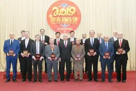 200名乌克兰专家定居中国：免费分工作分房，专门研制材料技术！视频封面