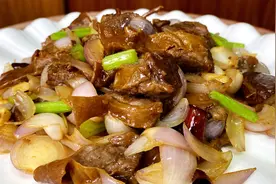 护心肉又叫罗底肉，老师傅教你家常做法，口感筋道，比排骨还好吃