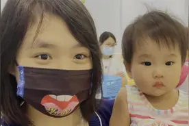 小黄鸭vlog：由一只鸡腿引发的行程，宝宝游泳记！视频封面