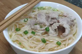 早餐面条的做法，10分钟就能上桌，鲜香可口，营养美味