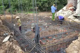 越南人造房子打地基，上千根竹子插入地下，真是闻所未闻视频封面