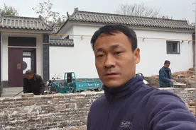 老宅改建中式小院！用上百年的老青砖来砌影壁！这效果果然不一般视频封面