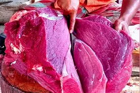 见识一下印度人切割分解牛肉，真的是过瘾解压，一斤只卖5块钱视频封面